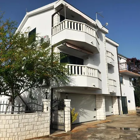 Apartment Rokic *